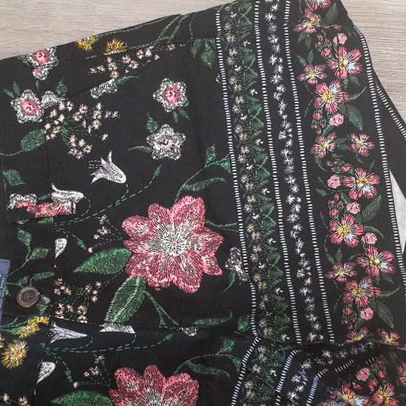 Old Navy Shorts Floral Hibiscus Flower 4 Spring Summer Women's Twill - Picture 3 of 6